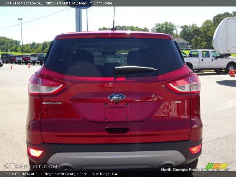 Ruby Red Metallic / Medium Light Stone 2016 Ford Escape SE