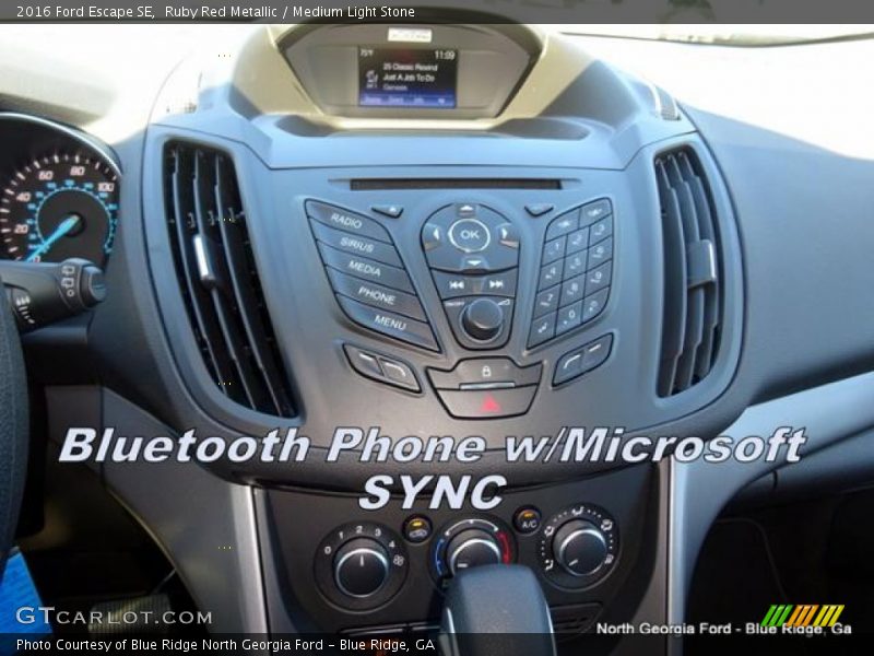 Ruby Red Metallic / Medium Light Stone 2016 Ford Escape SE