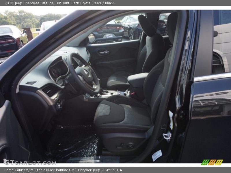 Brilliant Black Crystal Pearl / Black 2016 Jeep Cherokee Latitude