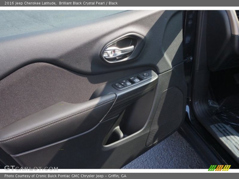 Brilliant Black Crystal Pearl / Black 2016 Jeep Cherokee Latitude