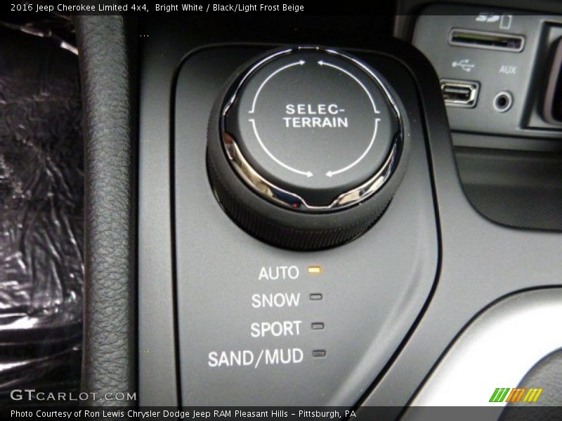 Bright White / Black/Light Frost Beige 2016 Jeep Cherokee Limited 4x4