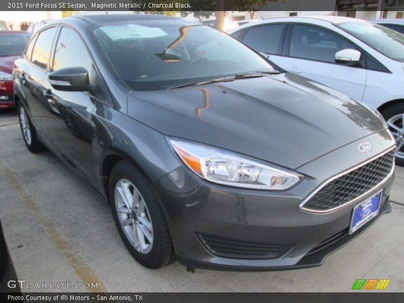 Magnetic Metallic / Charcoal Black 2015 Ford Focus SE Sedan