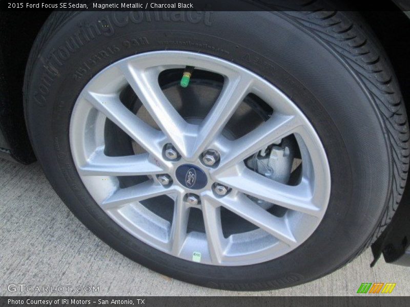 Magnetic Metallic / Charcoal Black 2015 Ford Focus SE Sedan