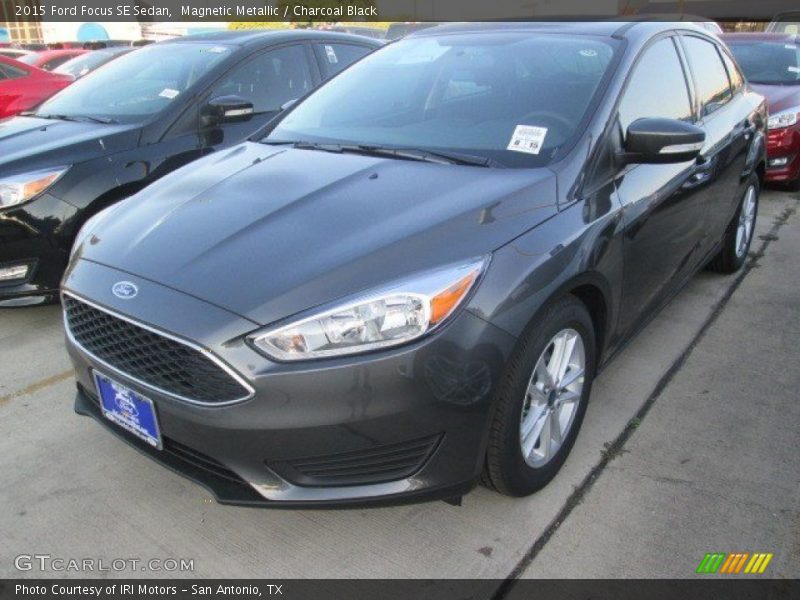 Magnetic Metallic / Charcoal Black 2015 Ford Focus SE Sedan