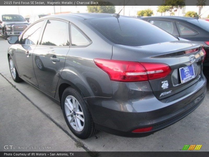 Magnetic Metallic / Charcoal Black 2015 Ford Focus SE Sedan