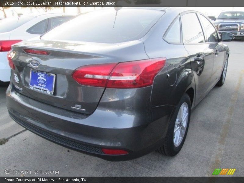 Magnetic Metallic / Charcoal Black 2015 Ford Focus SE Sedan