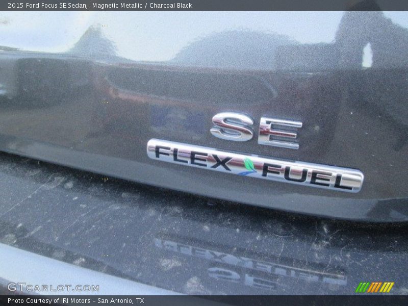 Magnetic Metallic / Charcoal Black 2015 Ford Focus SE Sedan
