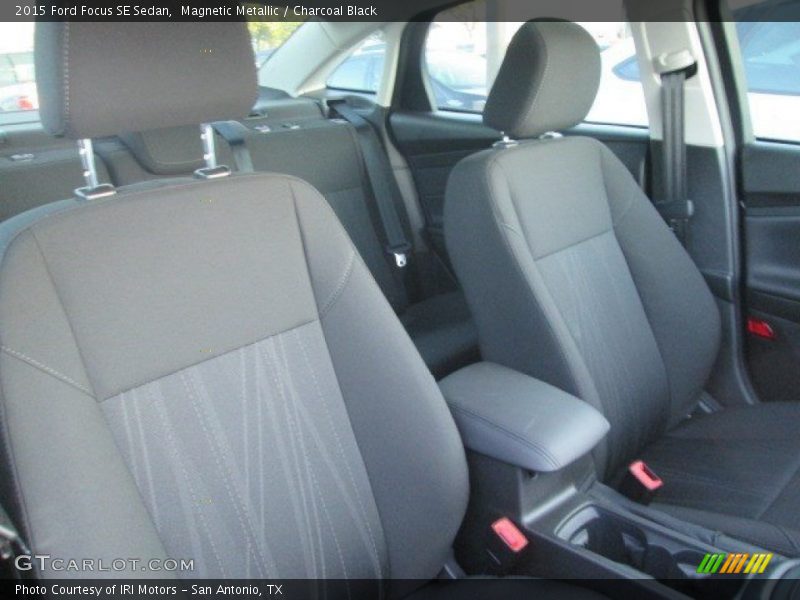 Magnetic Metallic / Charcoal Black 2015 Ford Focus SE Sedan