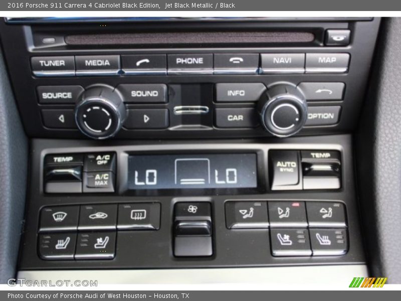 Controls of 2016 911 Carrera 4 Cabriolet Black Edition