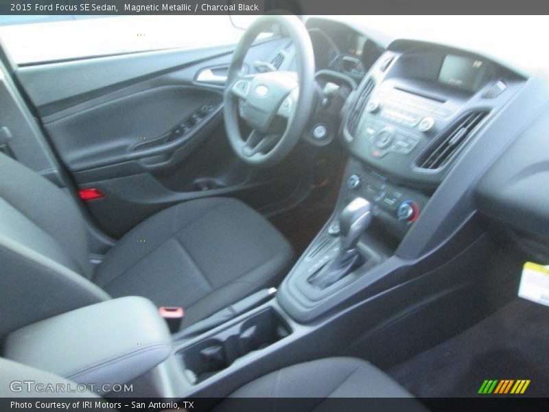 Magnetic Metallic / Charcoal Black 2015 Ford Focus SE Sedan