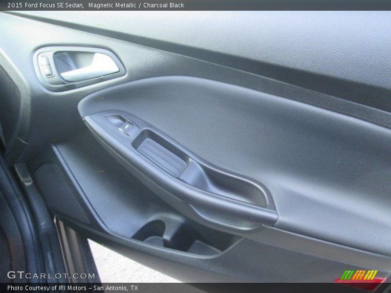 Magnetic Metallic / Charcoal Black 2015 Ford Focus SE Sedan
