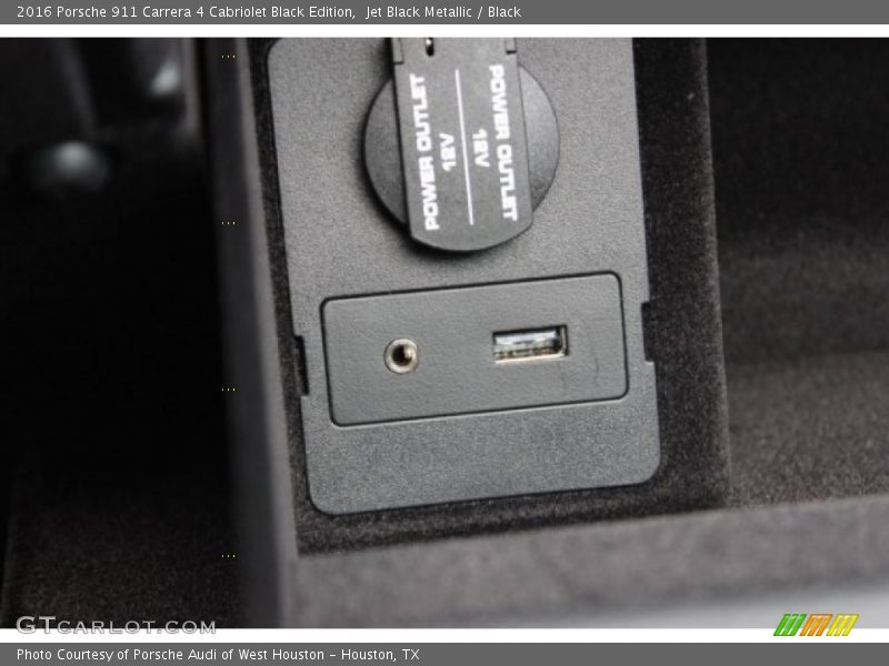 Controls of 2016 911 Carrera 4 Cabriolet Black Edition