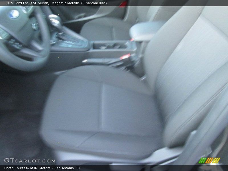 Magnetic Metallic / Charcoal Black 2015 Ford Focus SE Sedan