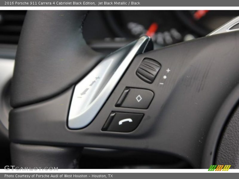 Controls of 2016 911 Carrera 4 Cabriolet Black Edition
