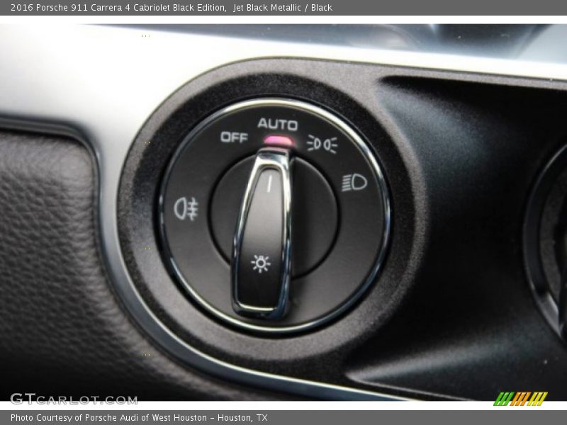 Controls of 2016 911 Carrera 4 Cabriolet Black Edition