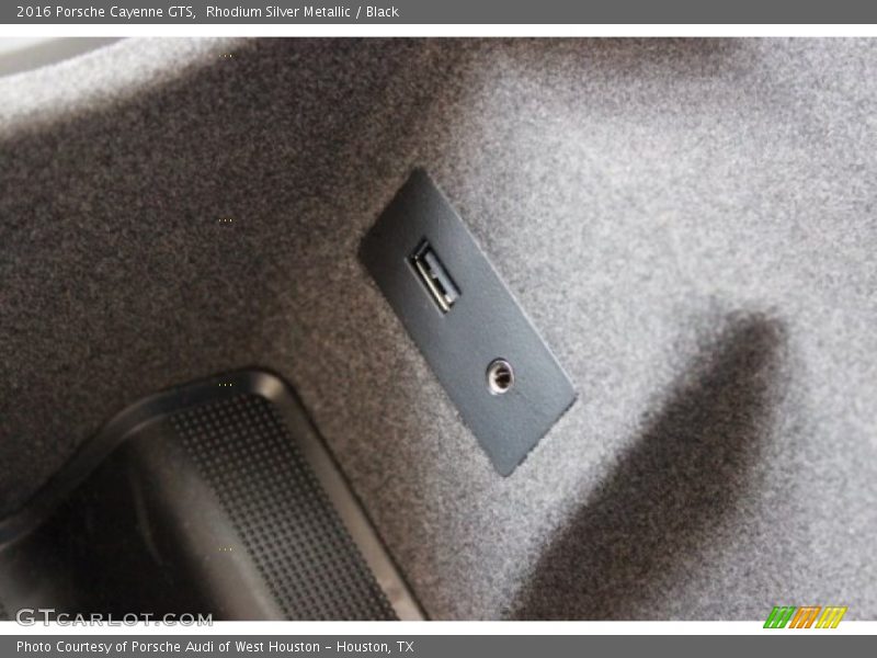 Rhodium Silver Metallic / Black 2016 Porsche Cayenne GTS