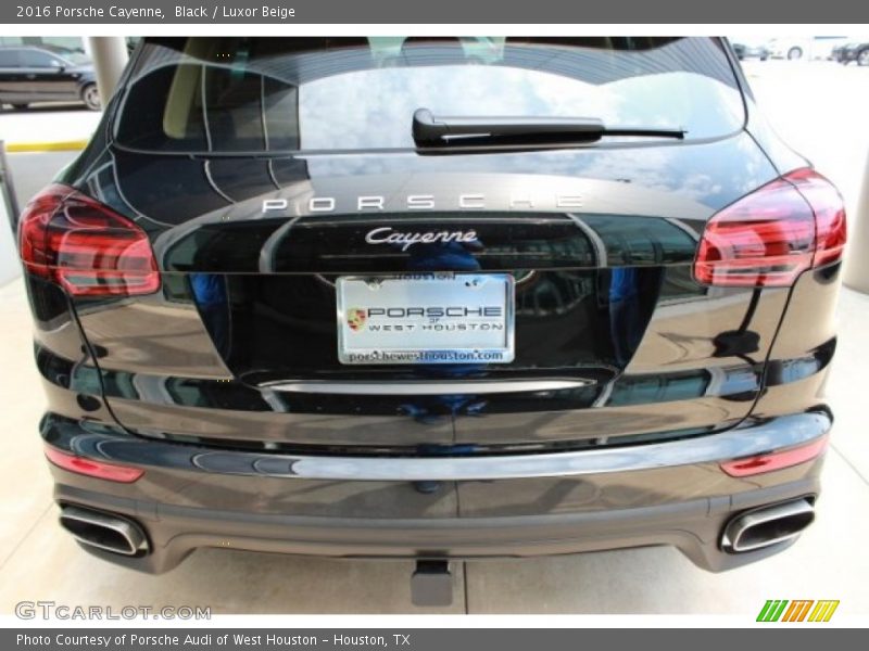 Black / Luxor Beige 2016 Porsche Cayenne