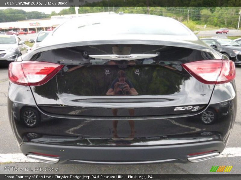 Black / Black 2016 Chrysler 200 S