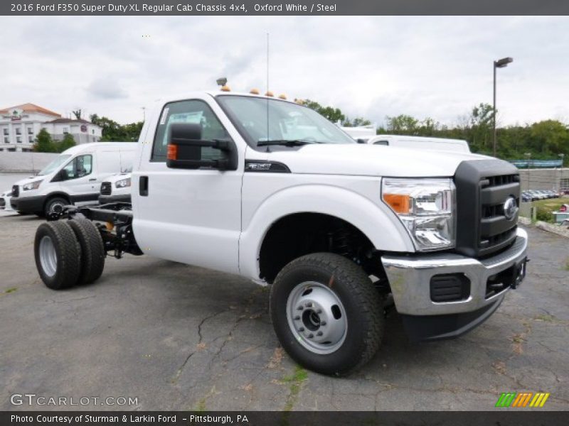Front 3/4 View of 2016 F350 Super Duty XL Regular Cab Chassis 4x4