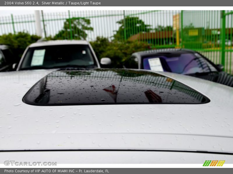 Silver Metallic / Taupe/Light Taupe 2004 Volvo S60 2.4