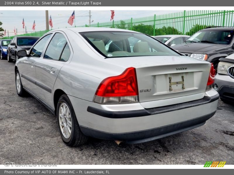 Silver Metallic / Taupe/Light Taupe 2004 Volvo S60 2.4