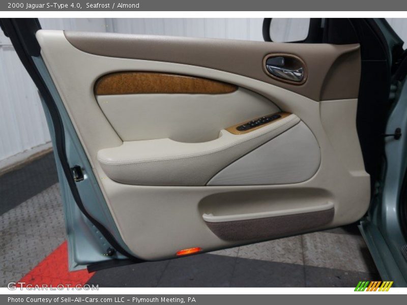 Seafrost / Almond 2000 Jaguar S-Type 4.0