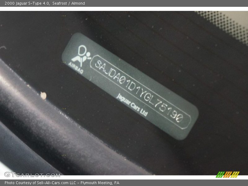 Seafrost / Almond 2000 Jaguar S-Type 4.0