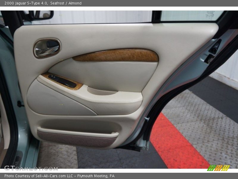 Seafrost / Almond 2000 Jaguar S-Type 4.0