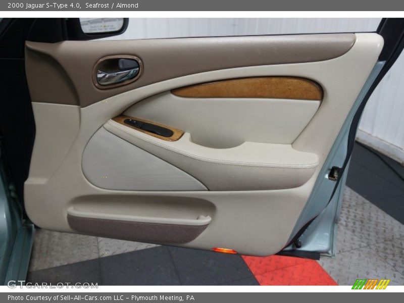 Seafrost / Almond 2000 Jaguar S-Type 4.0