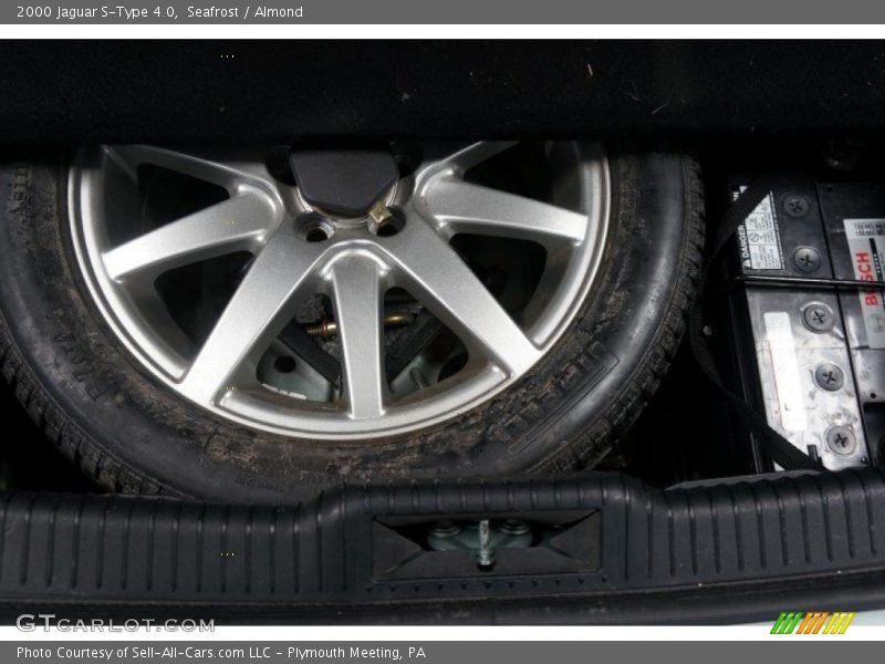 Seafrost / Almond 2000 Jaguar S-Type 4.0