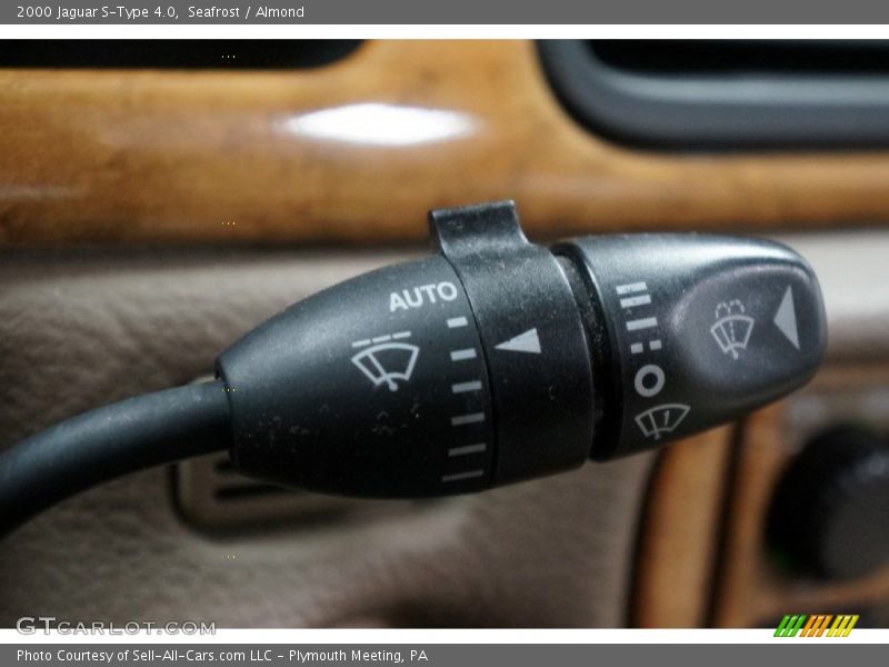 Seafrost / Almond 2000 Jaguar S-Type 4.0