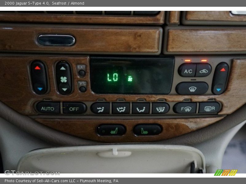 Seafrost / Almond 2000 Jaguar S-Type 4.0