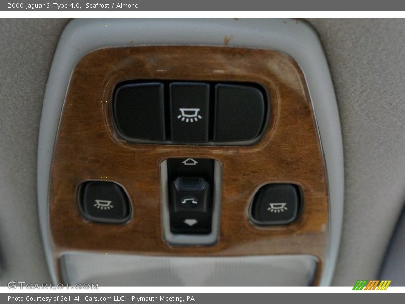Seafrost / Almond 2000 Jaguar S-Type 4.0