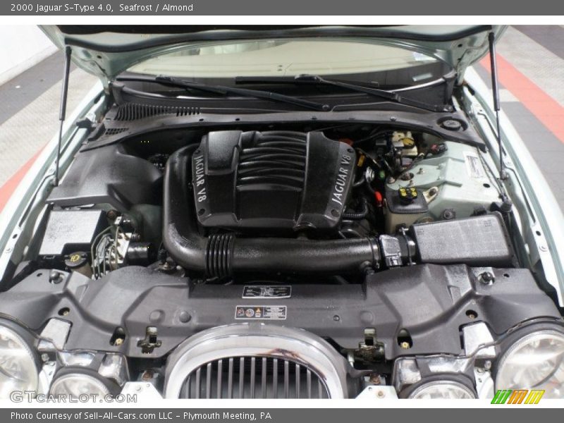Seafrost / Almond 2000 Jaguar S-Type 4.0