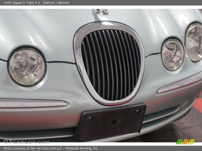 Seafrost / Almond 2000 Jaguar S-Type 4.0