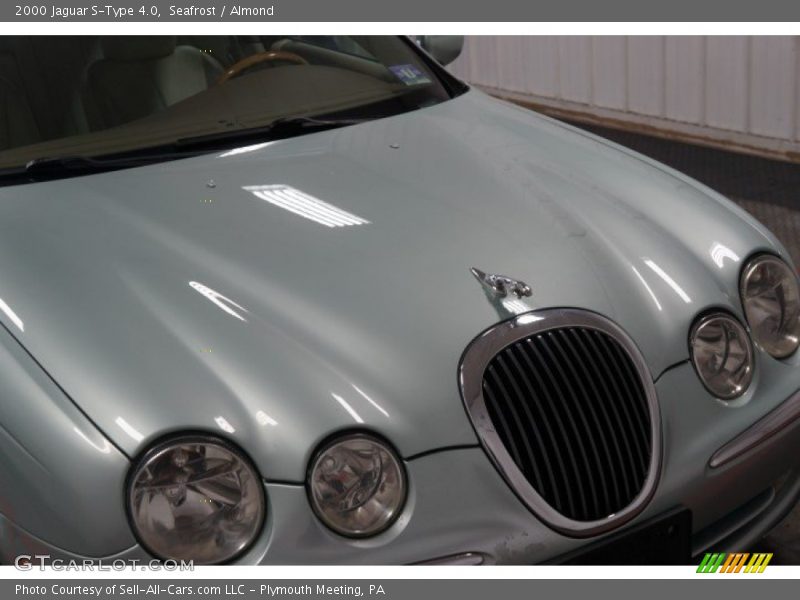 Seafrost / Almond 2000 Jaguar S-Type 4.0