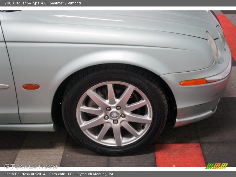 Seafrost / Almond 2000 Jaguar S-Type 4.0