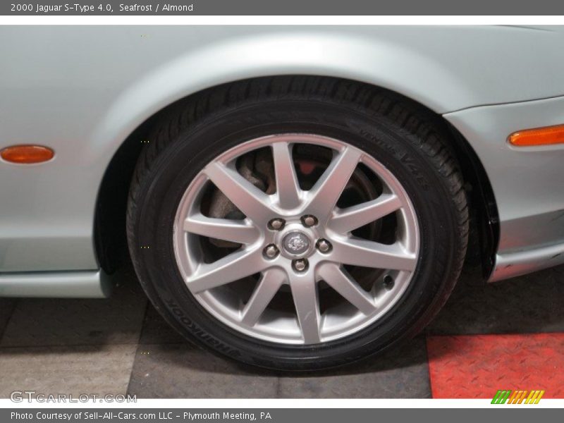 Seafrost / Almond 2000 Jaguar S-Type 4.0