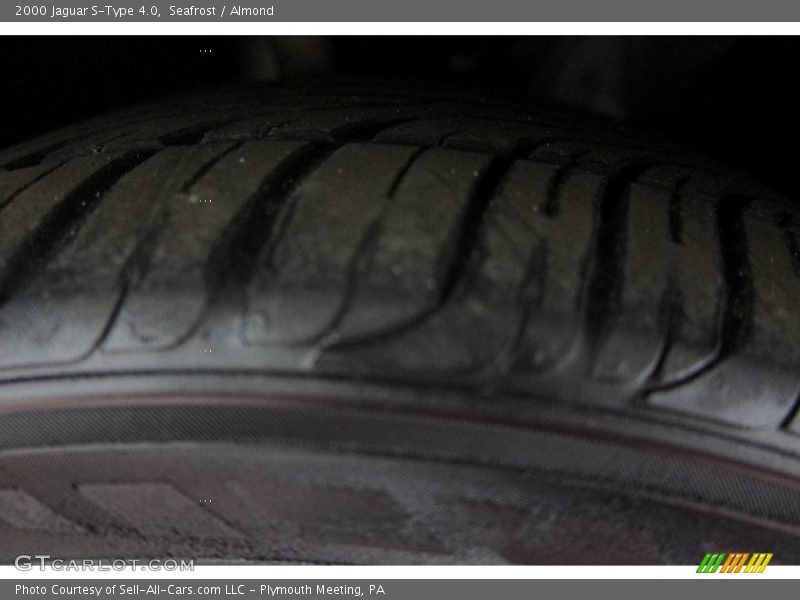 Seafrost / Almond 2000 Jaguar S-Type 4.0