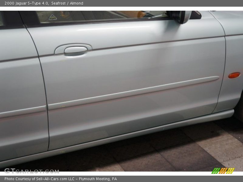 Seafrost / Almond 2000 Jaguar S-Type 4.0