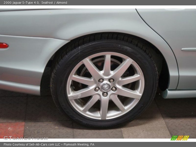 Seafrost / Almond 2000 Jaguar S-Type 4.0