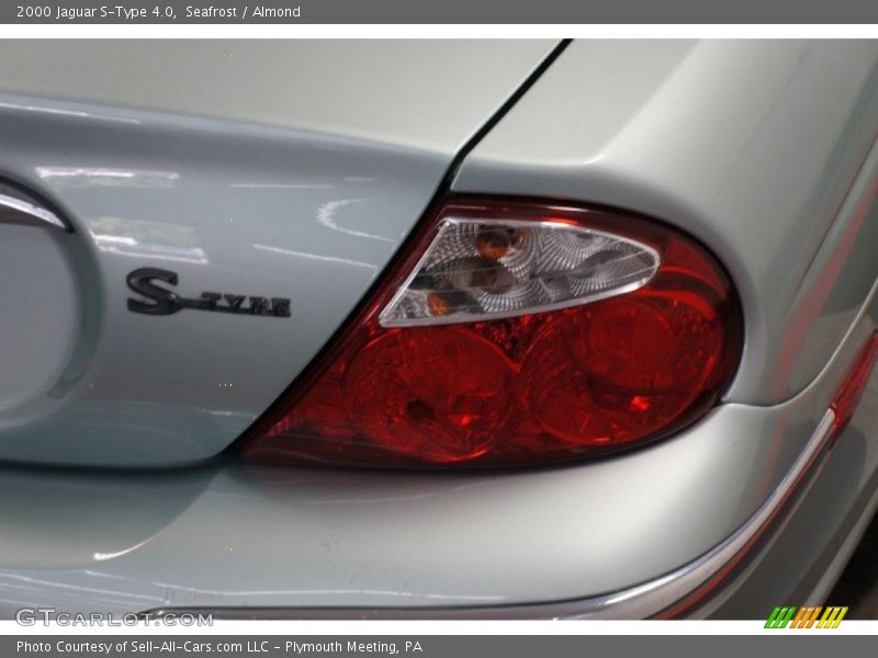Seafrost / Almond 2000 Jaguar S-Type 4.0