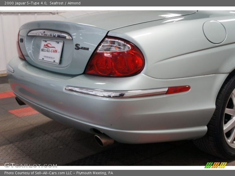 Seafrost / Almond 2000 Jaguar S-Type 4.0