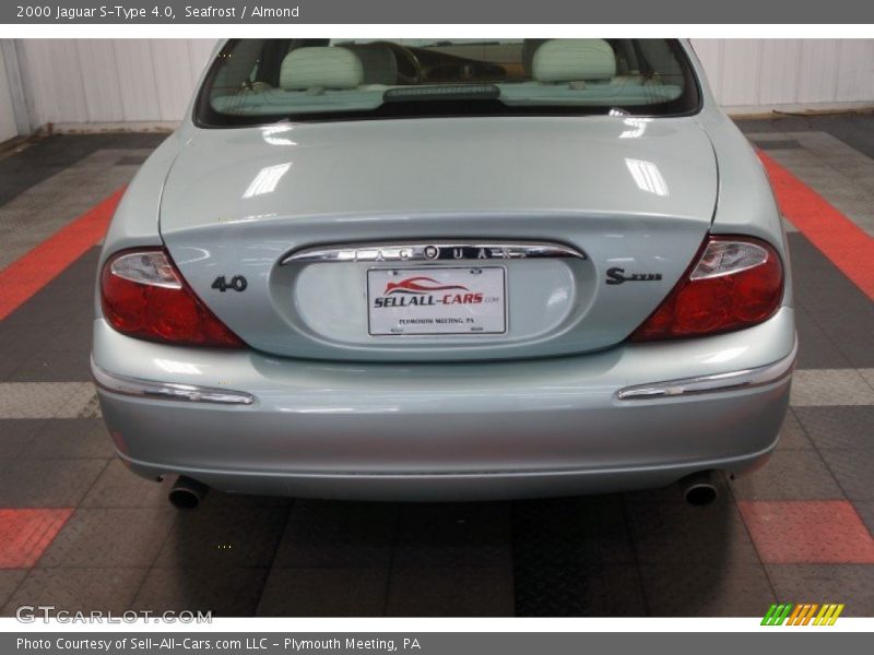 Seafrost / Almond 2000 Jaguar S-Type 4.0