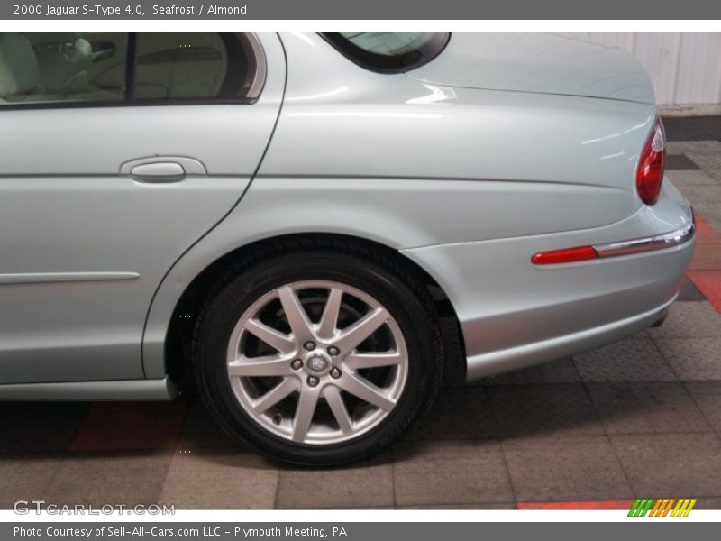 Seafrost / Almond 2000 Jaguar S-Type 4.0