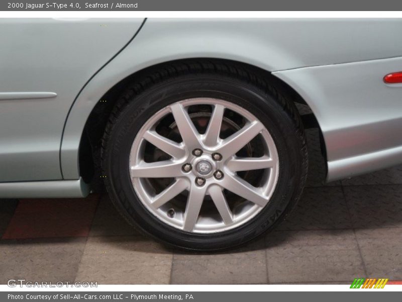 Seafrost / Almond 2000 Jaguar S-Type 4.0