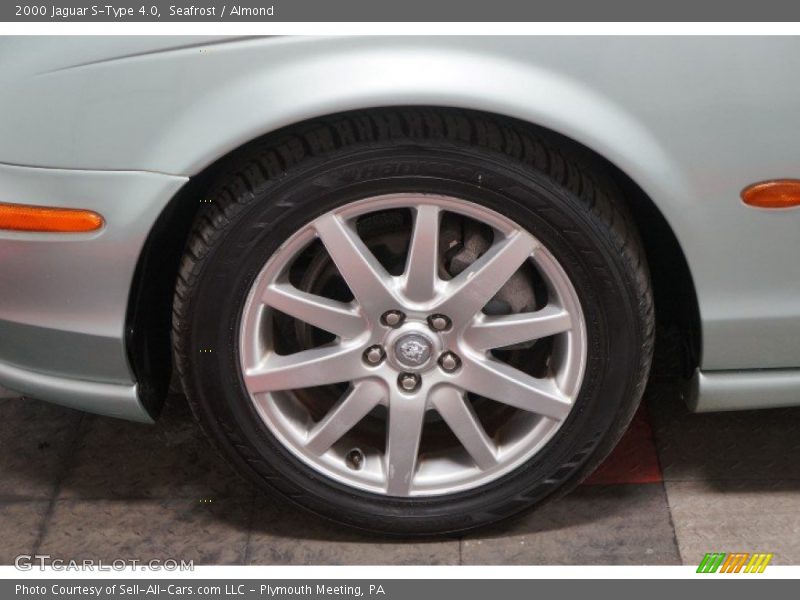 Seafrost / Almond 2000 Jaguar S-Type 4.0