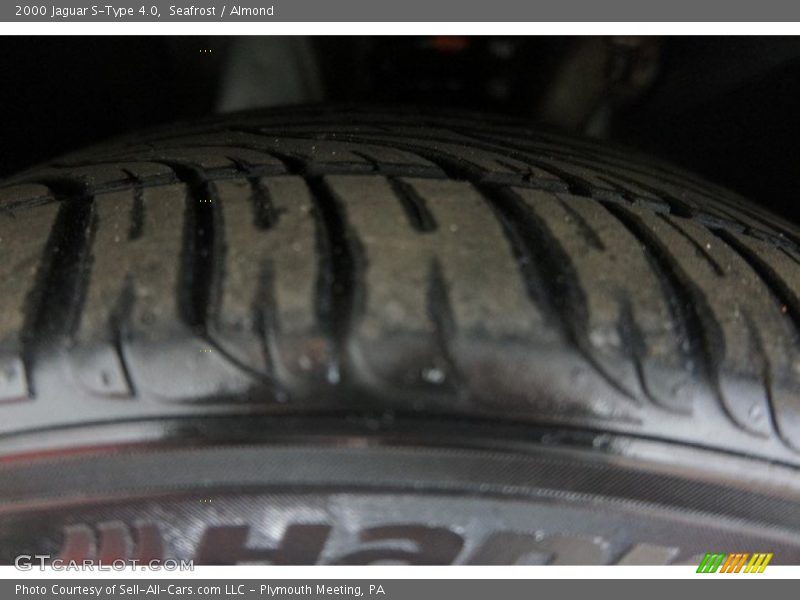 Seafrost / Almond 2000 Jaguar S-Type 4.0