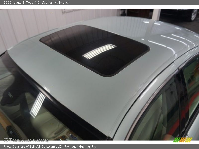 Seafrost / Almond 2000 Jaguar S-Type 4.0