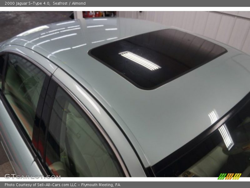 Seafrost / Almond 2000 Jaguar S-Type 4.0